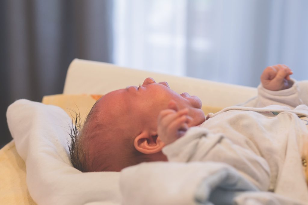 赤ちゃんが生まれてすぐに呼吸できるようになる理由｜GIGAZINE アンドラ